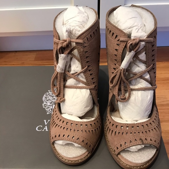 Vince Camuto tarita suede sandal - Picture 5 of 6